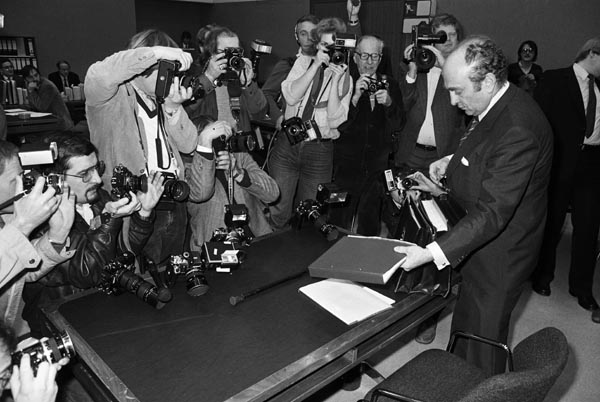 Otto Graf Lambsdorff vor dem Flick-Untersuchungsausschuss (2. Februar 1984)